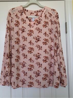 Women's Blush Pink Floral V-Neck Long Sleeve Top by Denim & Co.